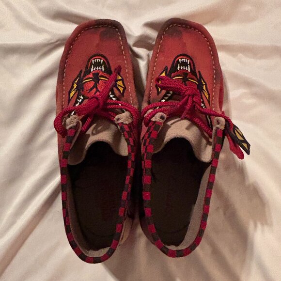 Clarks Red X Stranger Things Wallabee Graphic Lace-Up Shoes main image 4